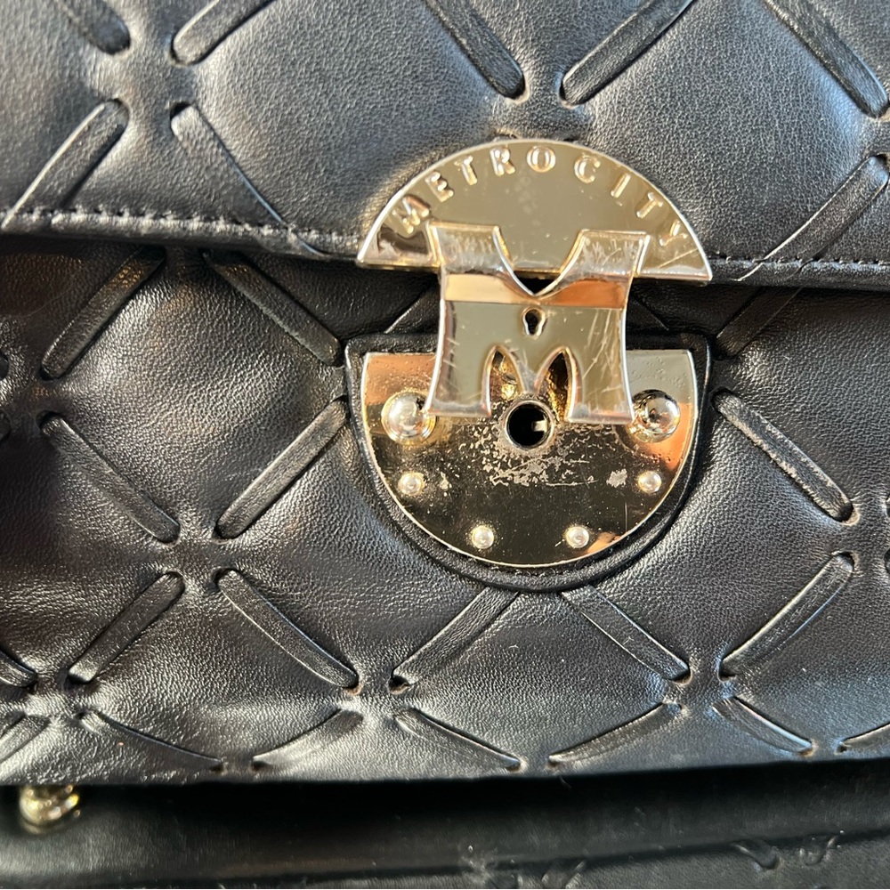 Metrocity Quilted Black Leather Shoulder Bag with Silver Turn-Lock - Picture 5 of 5